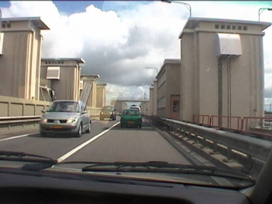 afsluitdijk_sluizen.jpg