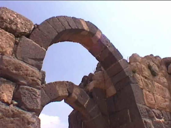 belvoir_castle_arch.JPG