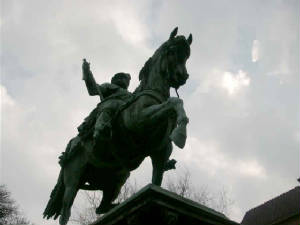 denhaag_noordeinde_monument.jpg