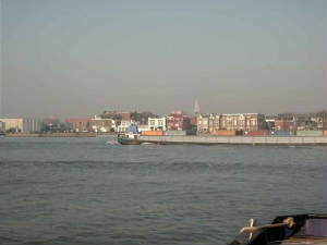 europoort_zicht_op_maassluis.jpg
