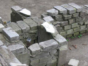 kamp_lijkenhuisje_closeup.jpg