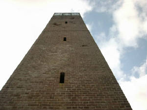 obelisk_op_pyramide.jpg