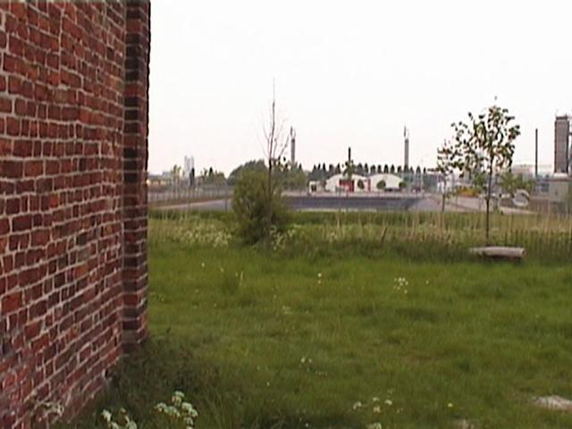 kerk_in_industriegebied1.jpg
